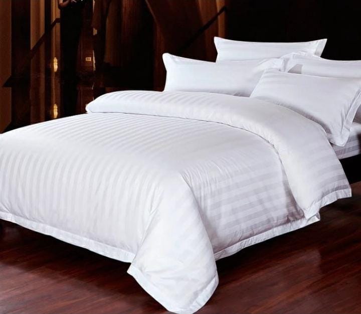 High quality soft bound white Stripped Duvet cover