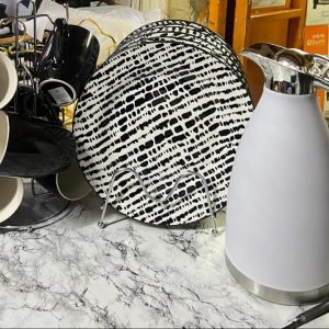 White/black Ceramic mugs 6, plates ceramic 6 and white 2 ltr jp flasks