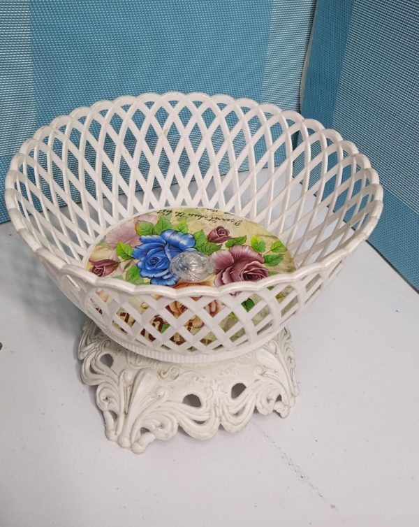 Fruit basket with stand