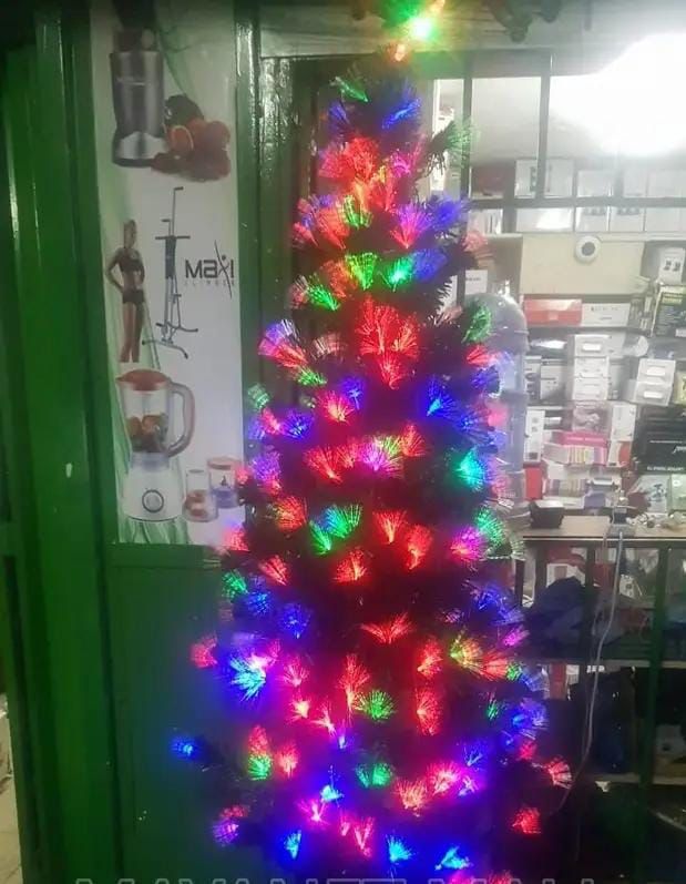 Christmas tree with inbuilt light 7ft